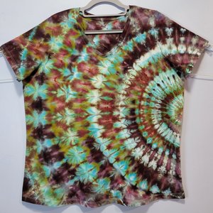 18/20 1X V-Neck T-Shirt, Golden Plum Dendrite
