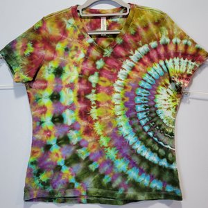 M V-neck T-shirt, Forest Plum Radar Ripple