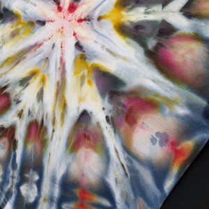2XL Hoodie T-shirt, Haunted
