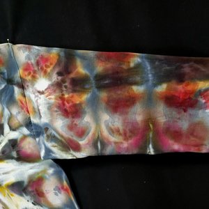 2XL Hoodie T-shirt, Haunted