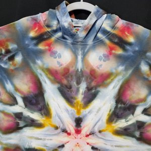 2XL Hoodie T-shirt, Haunted