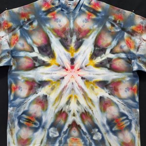 2XL Hoodie T-shirt, Haunted