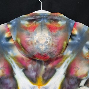 2XL Hoodie T-shirt, Haunted