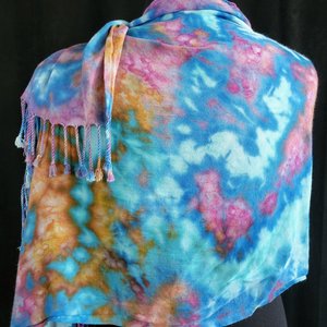 Shawl, Alien World