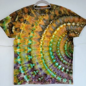 L T-Shirt, Moss Agate Radar Ripple
