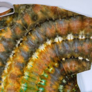 L T-Shirt, Moss Agate Radar Ripple