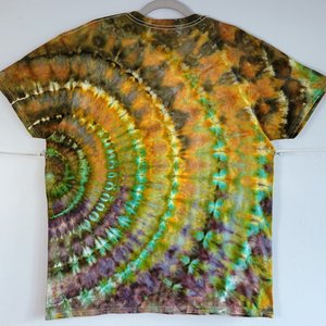 L T-Shirt, Moss Agate Radar Ripple