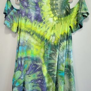 1X Cold Shoulder Tunic, Spring Swirl
