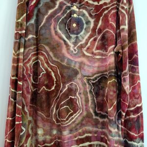 L Tall Henley, Red Geode