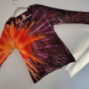 XL V-neck Long Sleeve T-shirt, Plum Sunburst