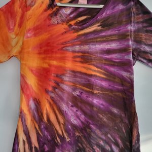 XL V-neck Long Sleeve T-shirt, Plum Sunburst