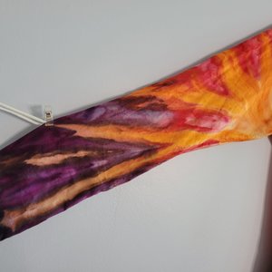 XL V-neck Long Sleeve T-shirt, Plum Sunburst