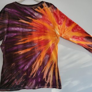 XL V-neck Long Sleeve T-shirt, Plum Sunburst