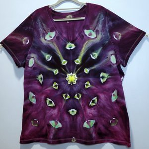 2X 26/28 V-neck T-shirt, Manta Ray Mandala