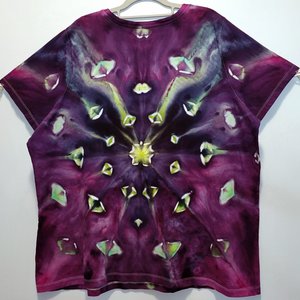 2X 26/28 V-neck T-shirt, Manta Ray Mandala