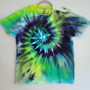 XL Unisex V-neck, Blue Green Spiral