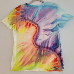 L V-neck T-shirt, Koroit Lightning