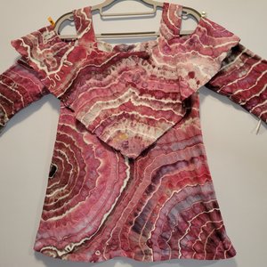 M Cold Shoulder, Deep Red Geode