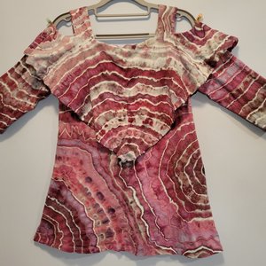 M Cold Shoulder, Deep Red Geode