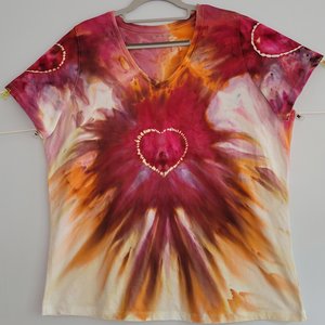 L 18/20 V-neck T, Hearts