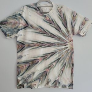 L Unisex T, Damascus Daggers