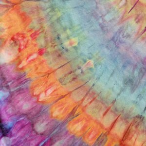 XL 16-18 V-neck T-shirt, Weathered Spiral