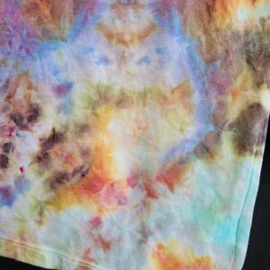 L V-neck T-shirt, Garden Sunset