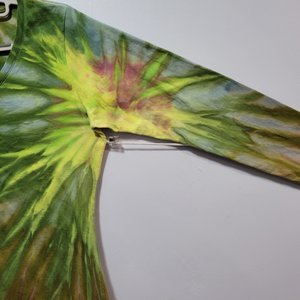 M V-neck Long Sleeve, Kiwi Explosion