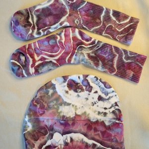 Beanie & Socks, Dark Cherry Geode