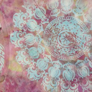 L/XL V-neck Ideal T-shirt, Mandala Mist