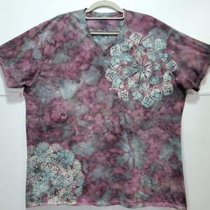 2XL V-Neck T-Shirt, Weathered Mandala