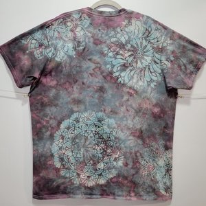 2XL V-Neck T-Shirt, Weathered Mandala