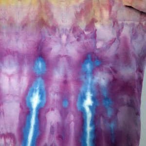XXL V-neck T, Rainbow Suji