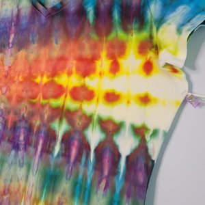 XL V-neck T-shirt, Boulder Opal Suji