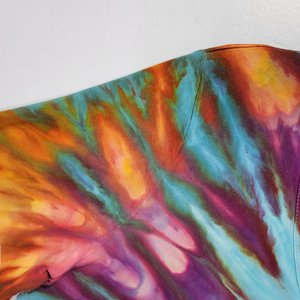 M Rayon V-Neck, Happy Cat Rainbow Fan