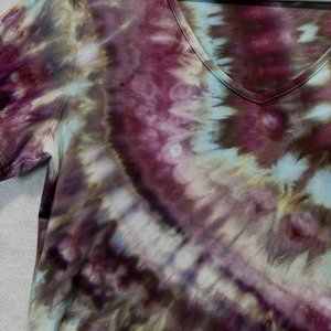 M/L Rayon V-Neck T-Shirt, Petrified Plum