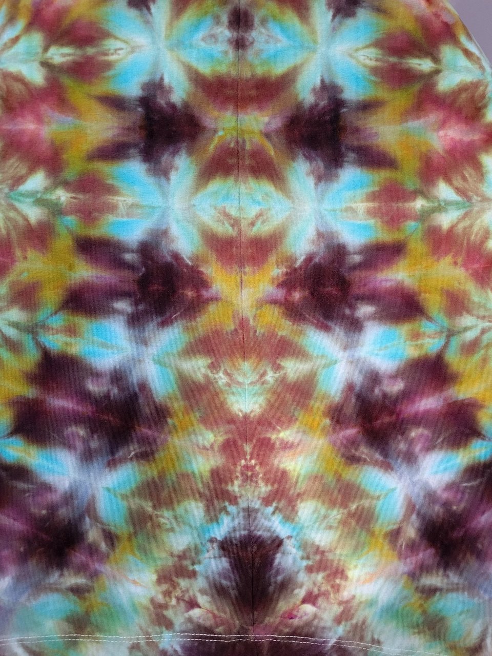 18/20 1X V-Neck T-Shirt, Golden Plum Dendrite