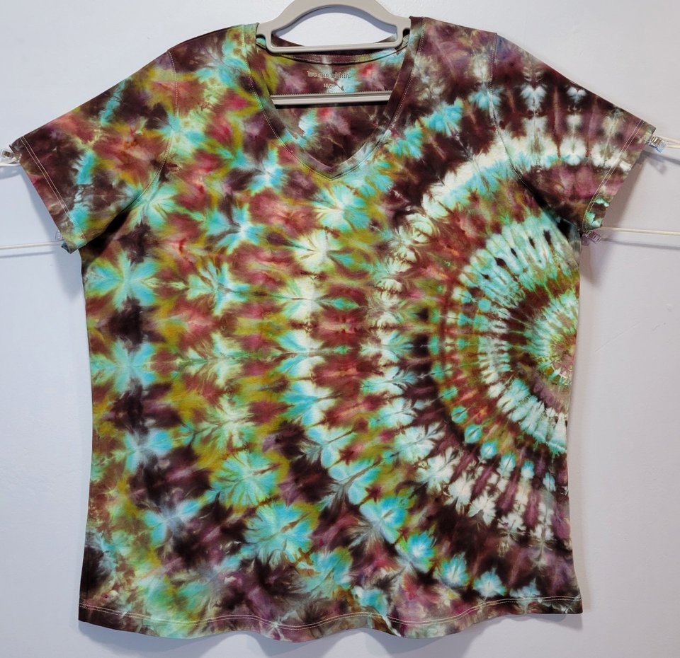 18/20 1X V-Neck T-Shirt, Golden Plum Dendrite