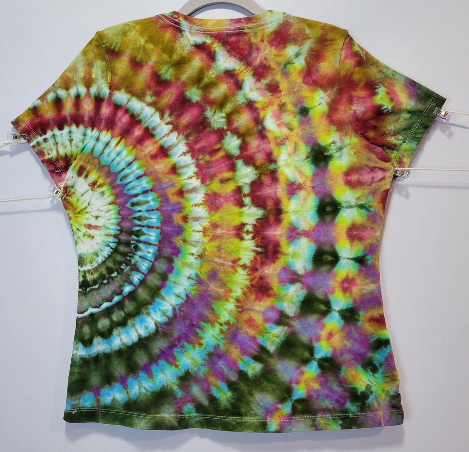 M V-neck T-shirt, Forest Plum Radar Ripple