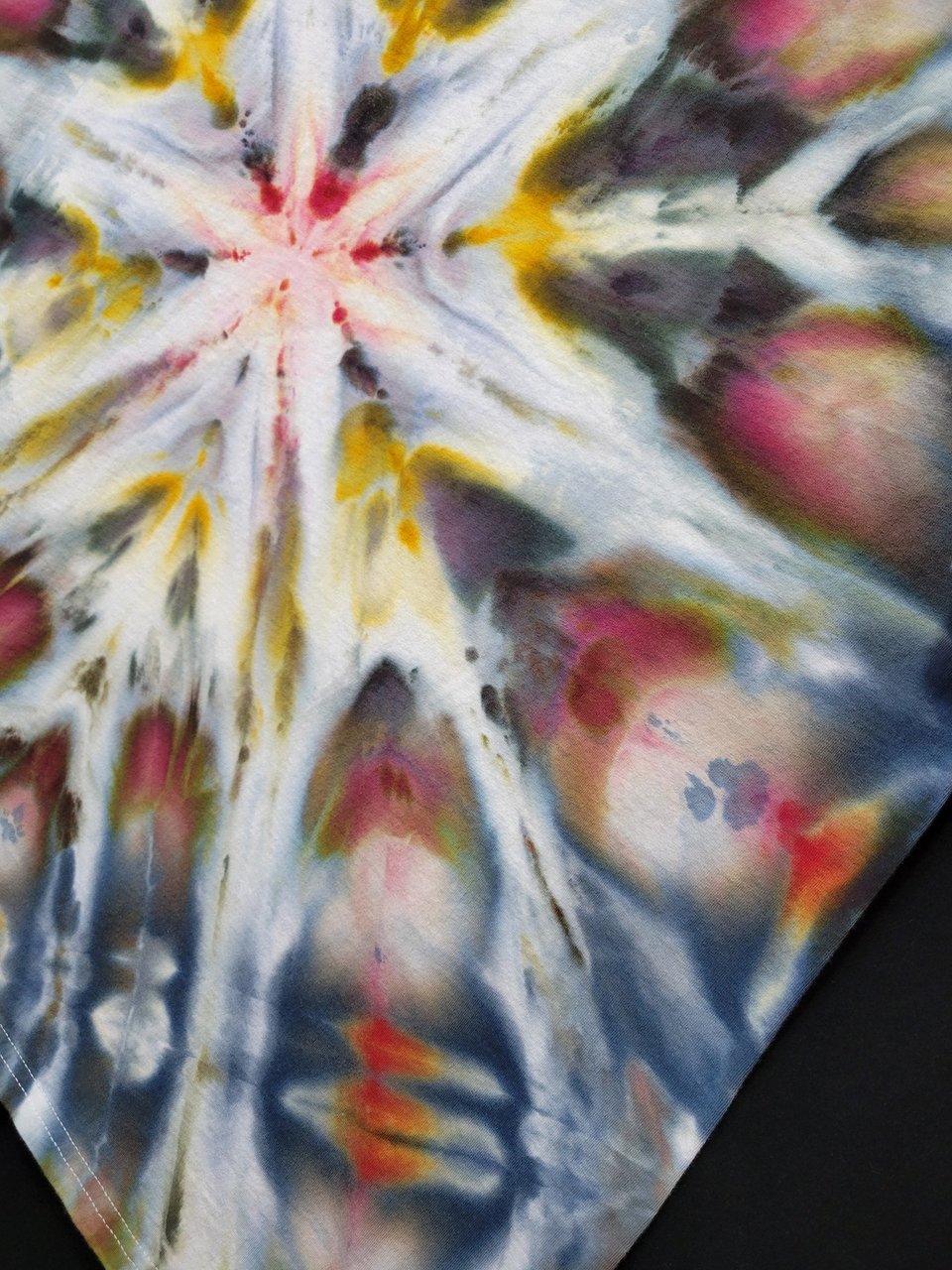 2XL Hoodie T-shirt, Haunted