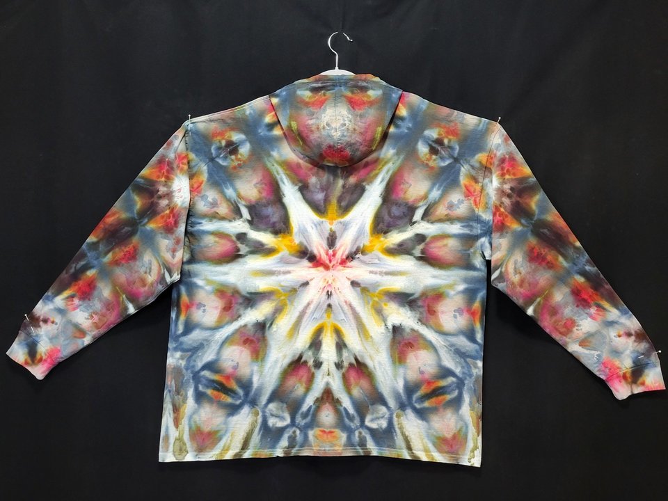 2XL Hoodie T-shirt, Haunted