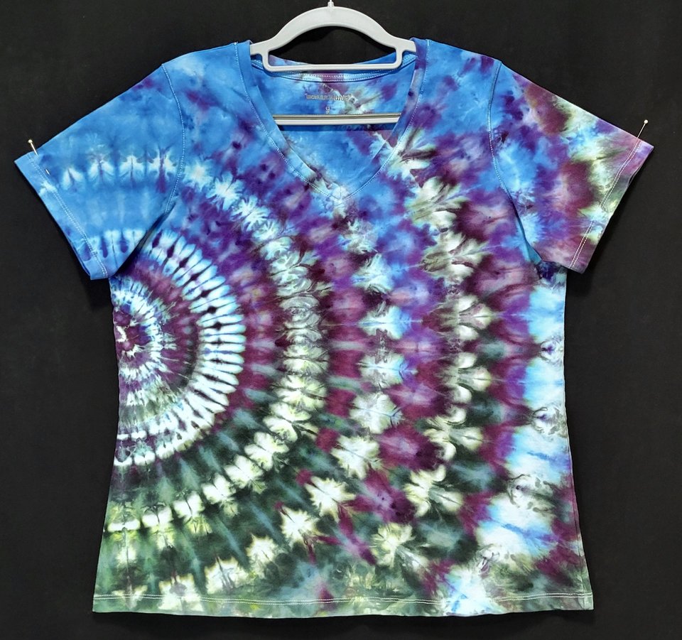 Size 12 L V-Neck T, Purple Ripple