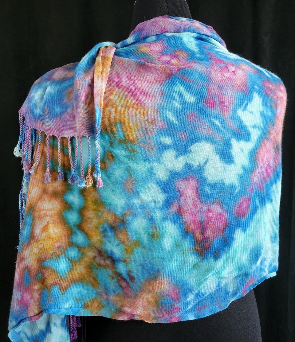 Shawl, Alien World