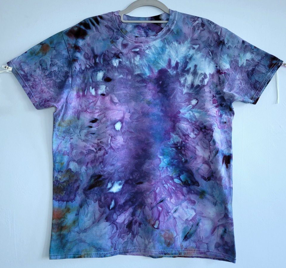 L T-Shirt, Nebula