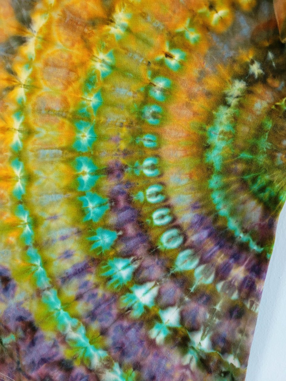 L T-Shirt, Moss Agate Radar Ripple