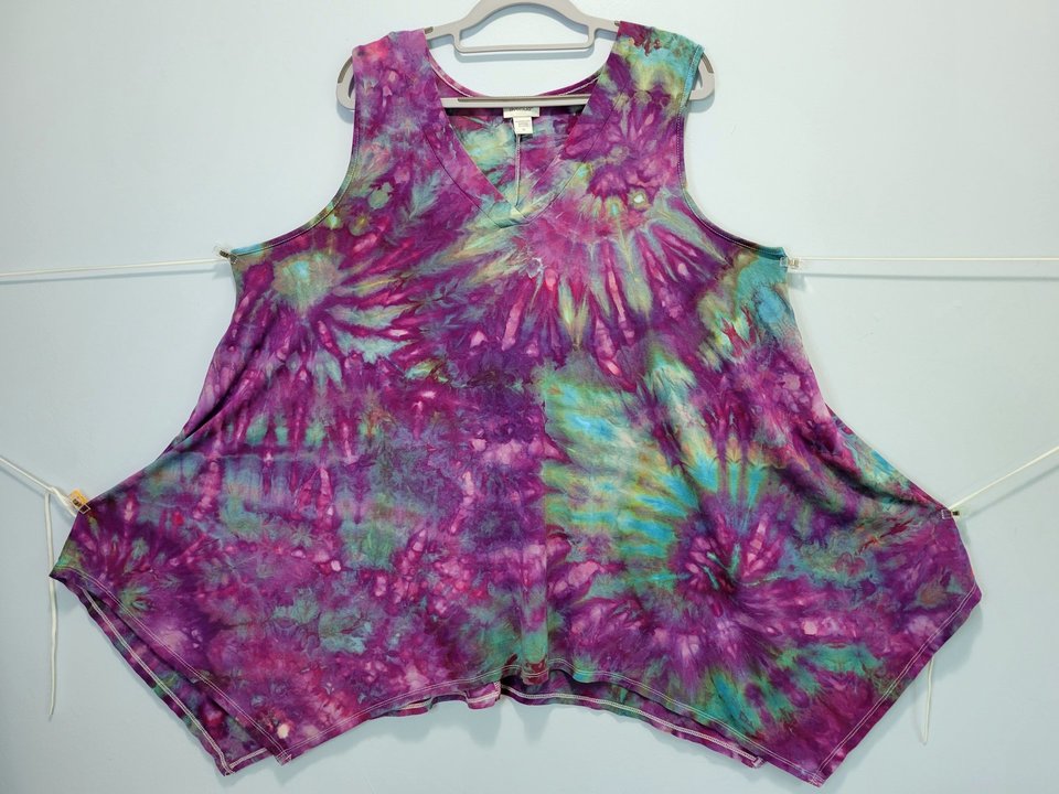 Size 20 Tunic Tank, Strawberry Skies