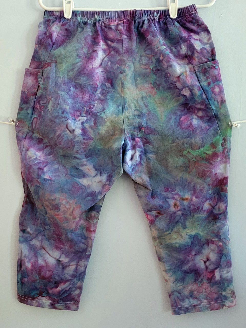 L/XL Pocket Capris, Mindbender B