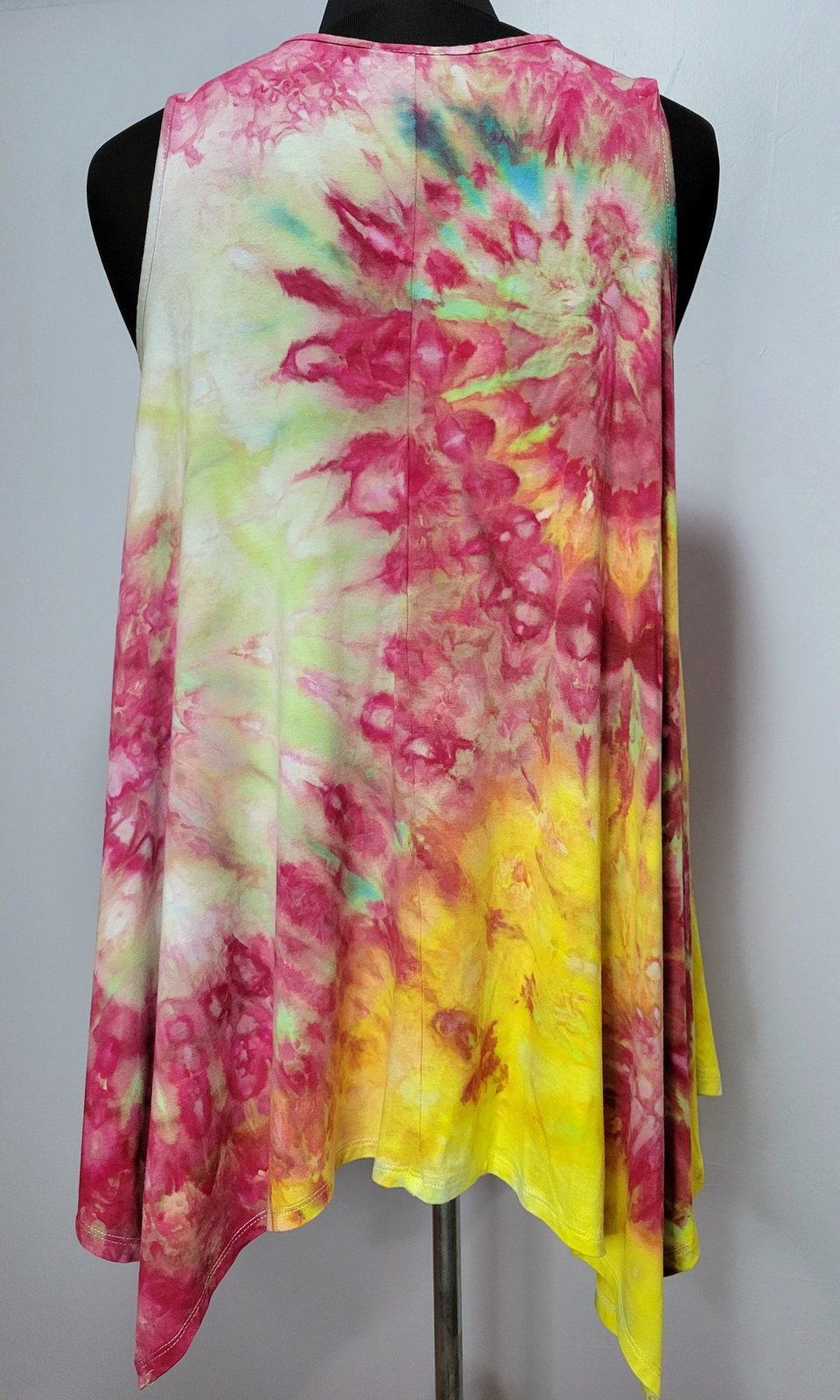 Size 14 Viscose Tank, Sunlit Garden Swirl