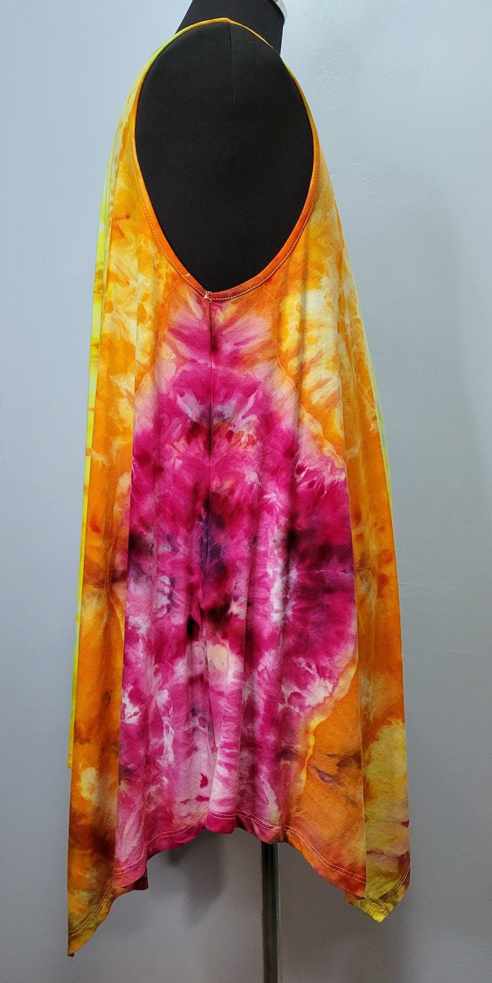 Size 18 Swing Tank, Rainbow Geode