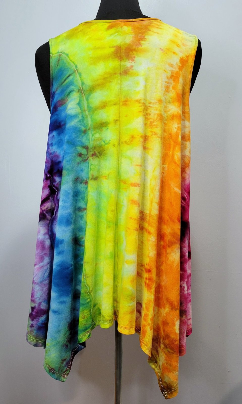 Size 18 Swing Tank, Rainbow Geode